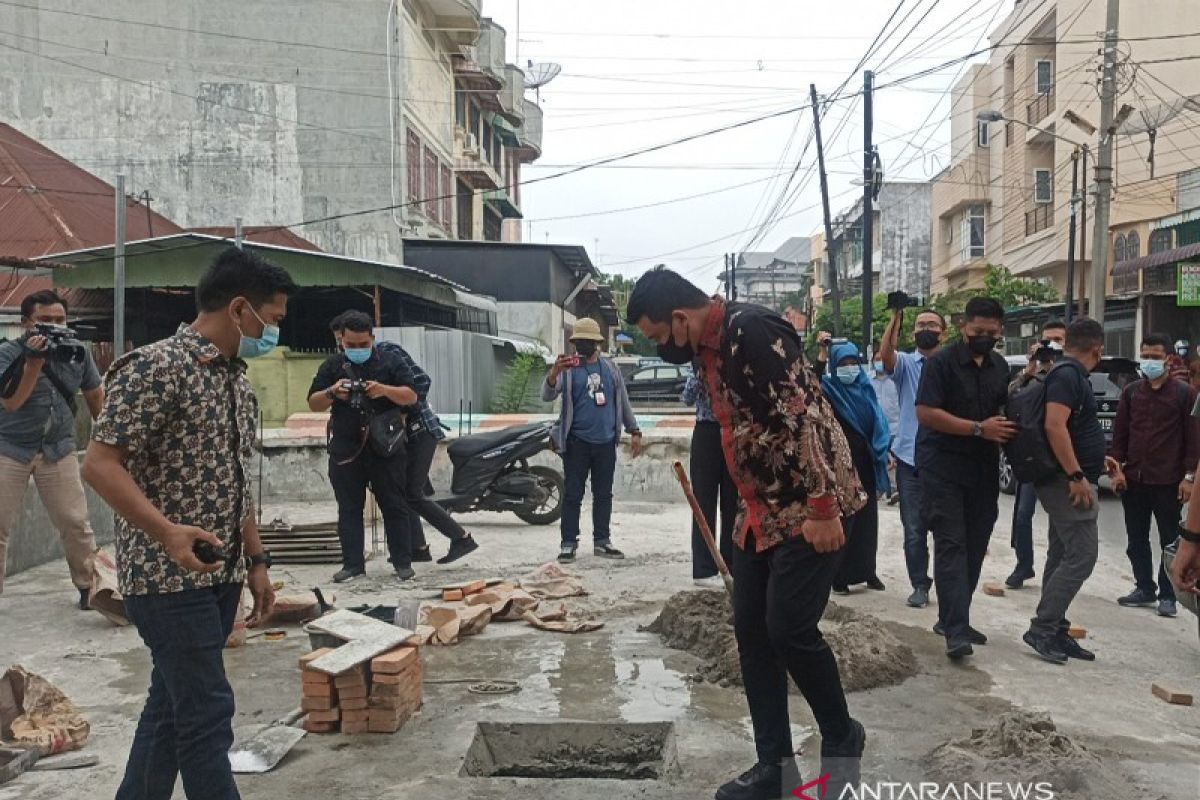 Wali Kota Medan  instruksikan bongkar bangunan di atas drainase