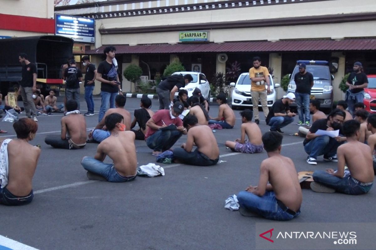 Polisi Makassar amankan seratusan orang diduga preman