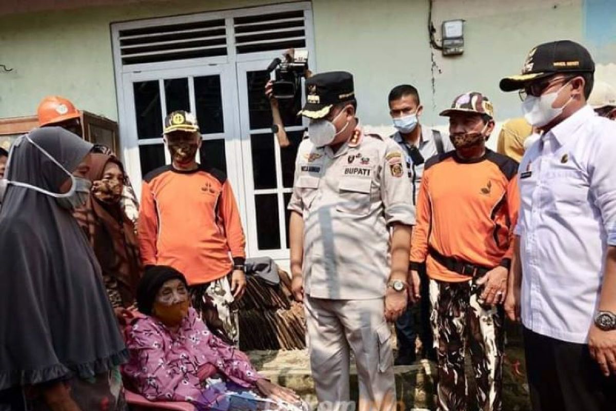 Pemkab Lampung Tengah perbaiki rumah warga tak mampu