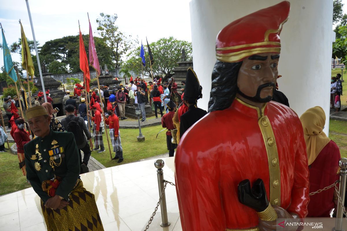 Para peziarah Makam Sultan Hasanuddin diwajibkan patuhi prokes