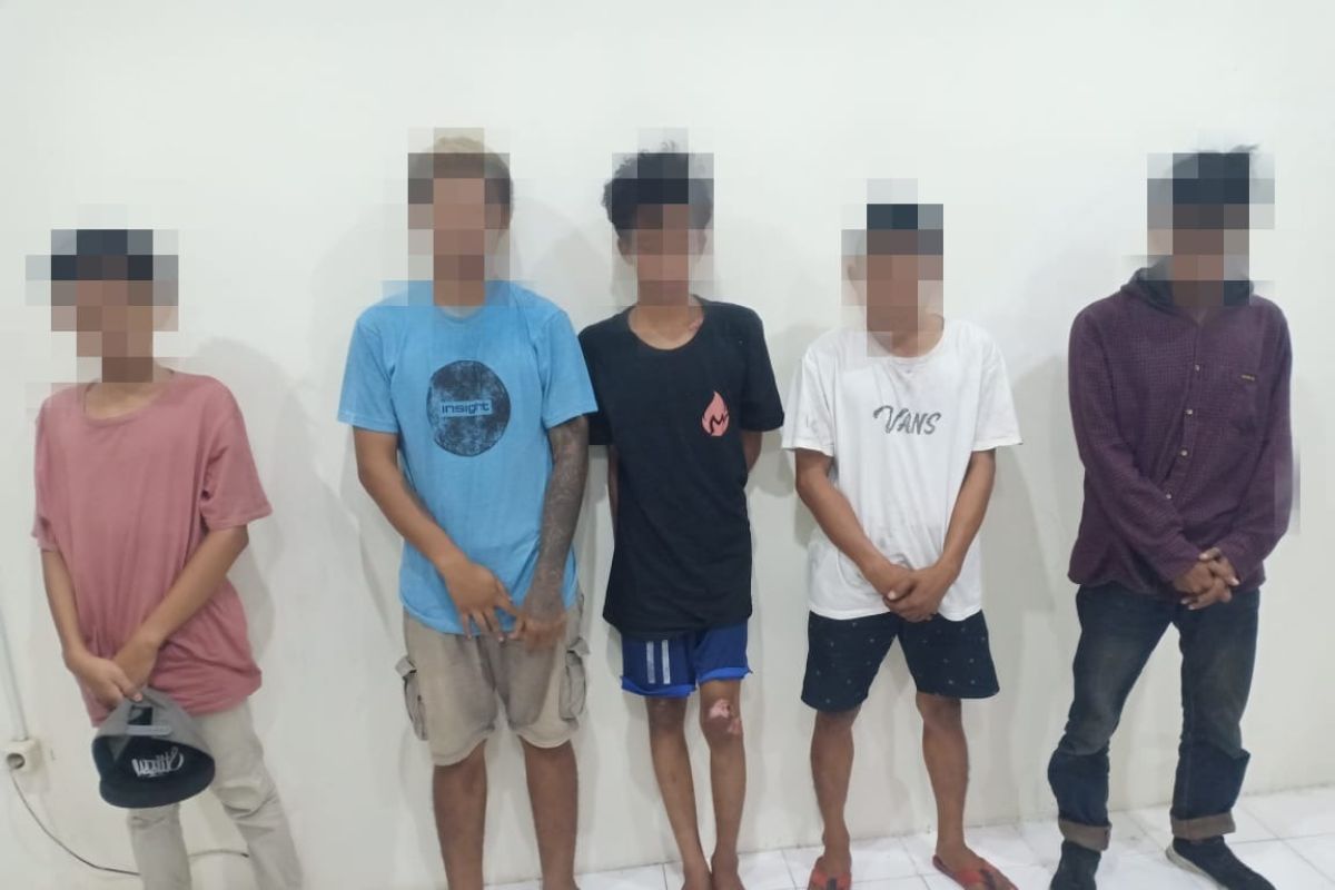 Lima orang sindikat narkoba diringkus Tim Opsnal Satnarkoba Polres Sumbawa