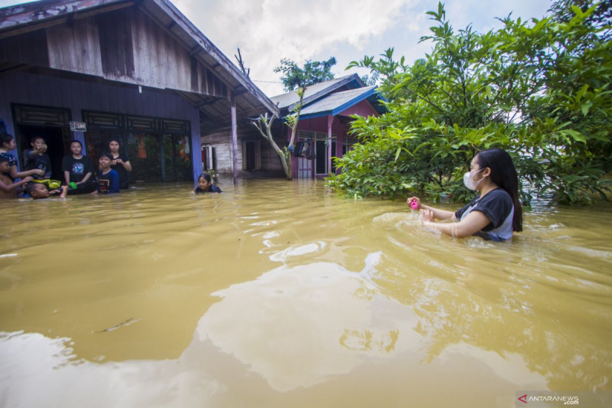 BMKG peringatkan hujan lebat berdampak banjir di 17 provinsi
