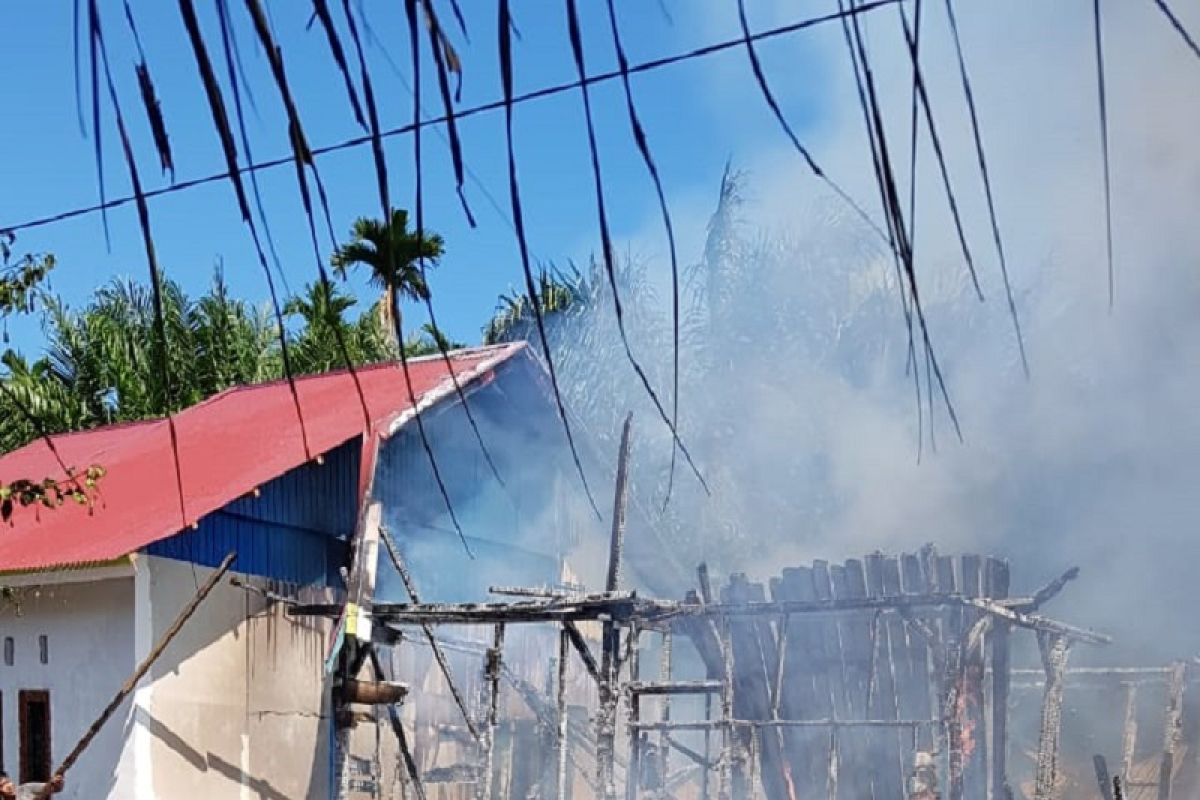 Pemkab Mukomuko bantu korban kebakaran