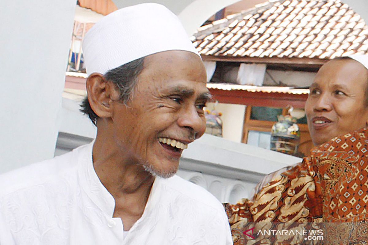 Pengasuh Ponpes Sidogiri  KH Nawawi Abdul Jalil wafat