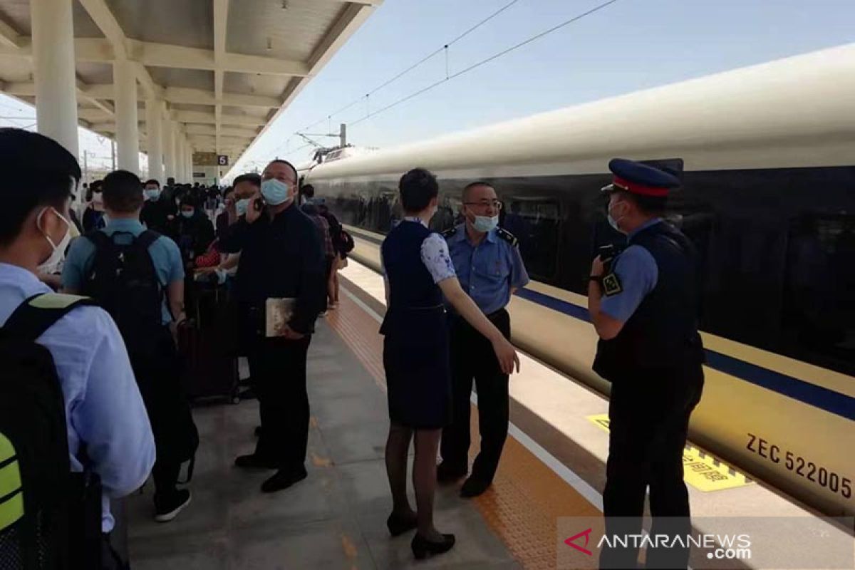 COVID tak kunjung reda, kereta dari Xinjiang berhenti beroperasi