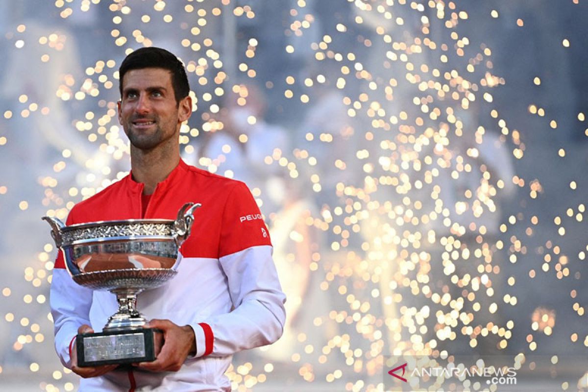 Tundukkan Tsitsipas, Djokovic sabet gelar French Open keduanya