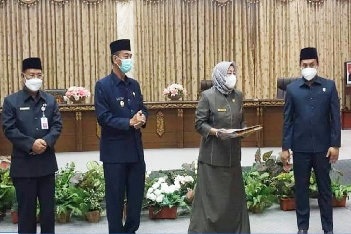 Pemkab sampai pengantar raperda RPJMD kepada DPRD Barut