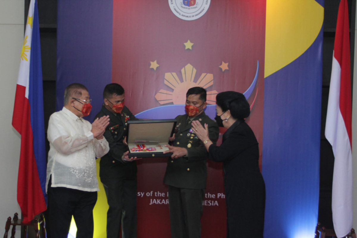 Filipina beri penghargaan diplomatik bagi mendiang Dubes SH Sarundajang