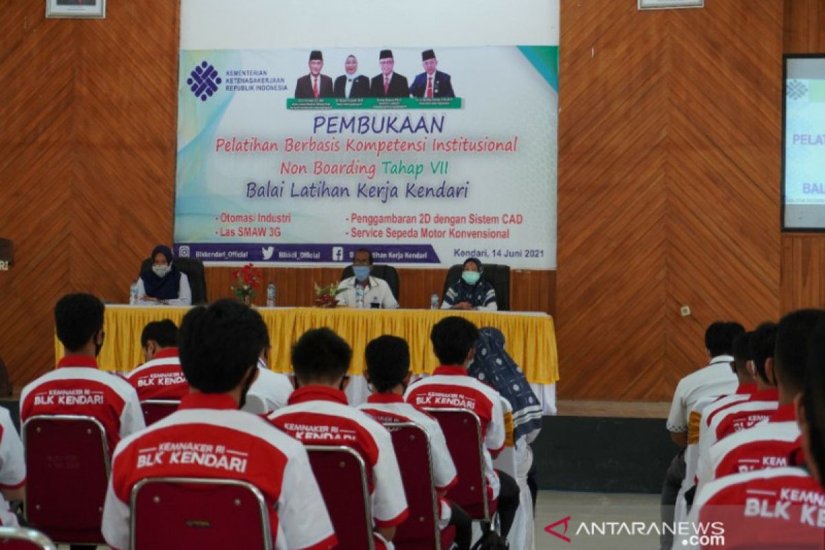 BLK Kendari beri keterampilan kerja empat bidang pada 64 siswa pelatihan