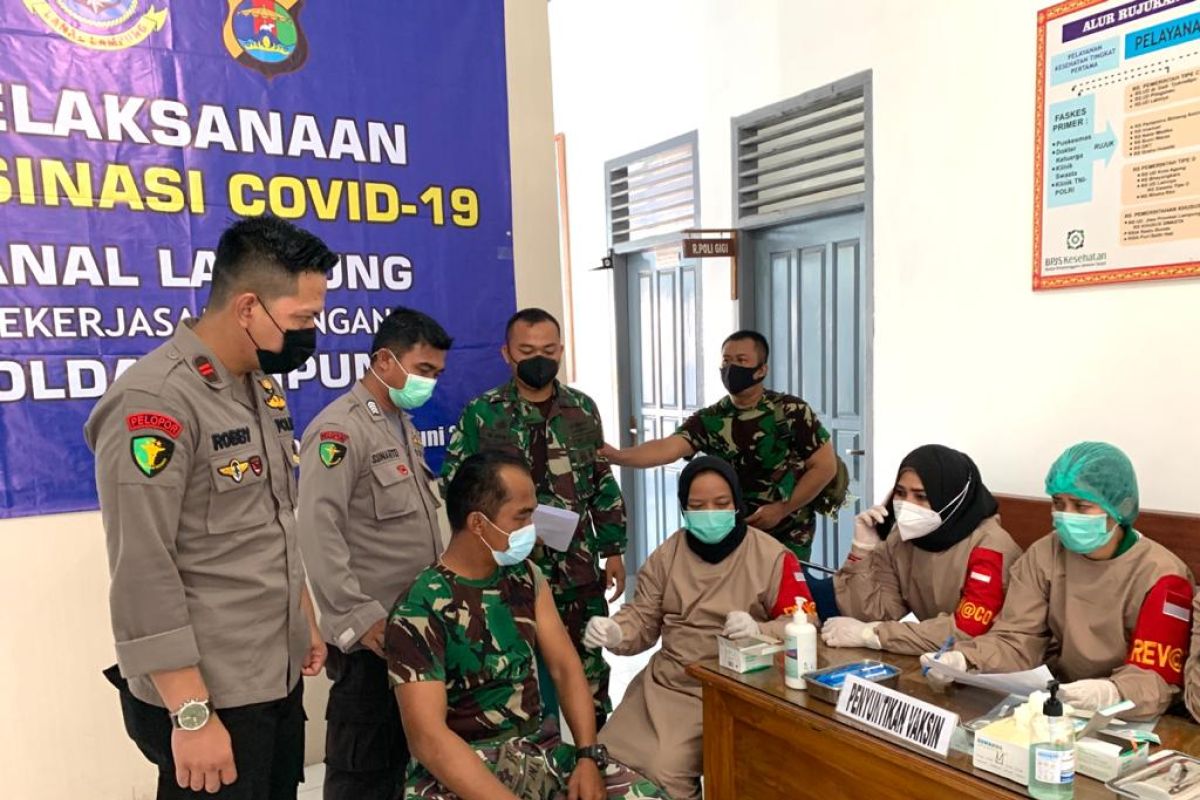 Polda Lampung gandeng Lanal laksanakan vaksinasi COVID-19