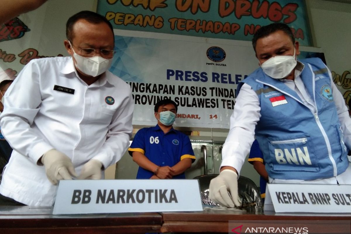 BNN Sulawesi Tenggara ungkap tiga pengedar sabu-sabu