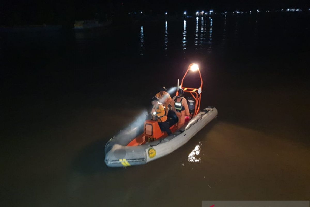 Tim SAR cari anak terjatuh di Muara Sungai Agats