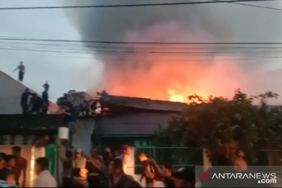 Kebakaran hanguskan 7 rumah semipermanen di Tanjungbalai
