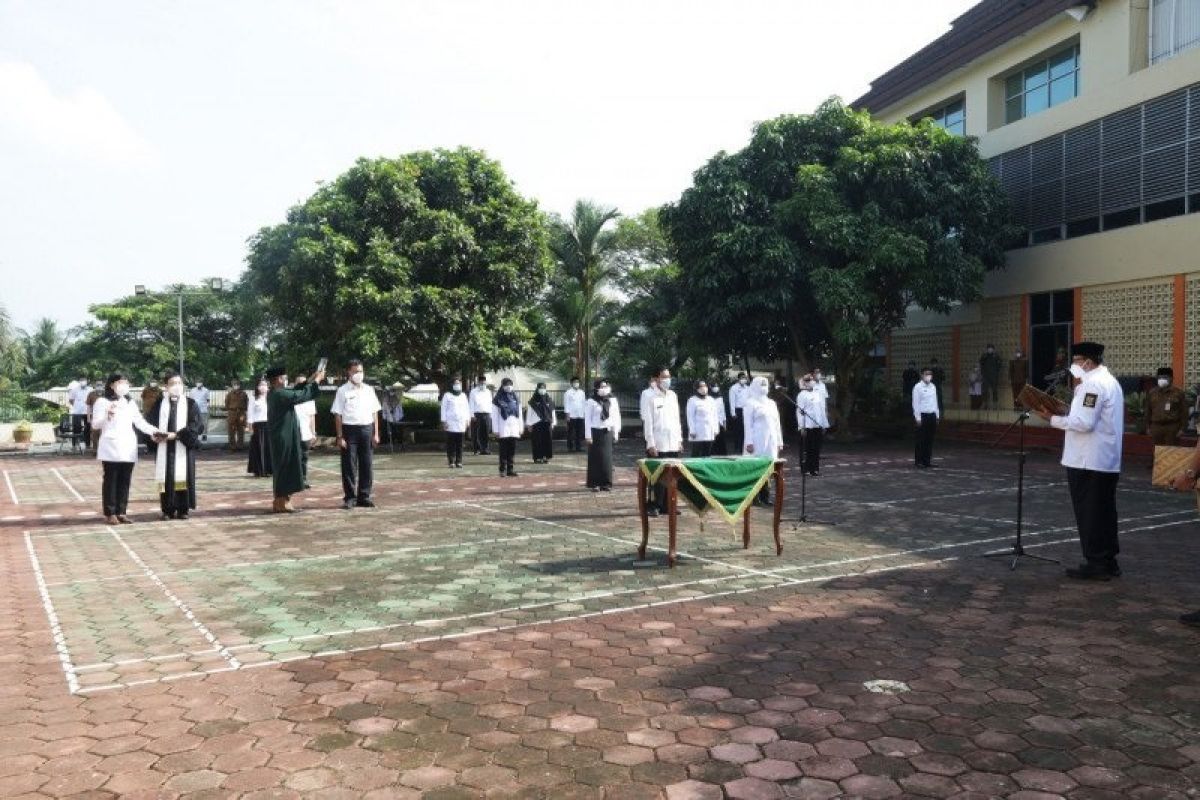 Gubernur Banten lantik pengganti 20 orang pejabat Dinas Kesehatan yang mundur