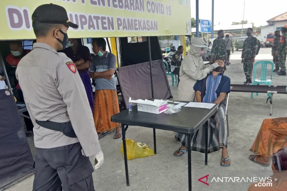 Pemkab Pamekasan pulangkan empat warga Bangkalan positif COVID-19