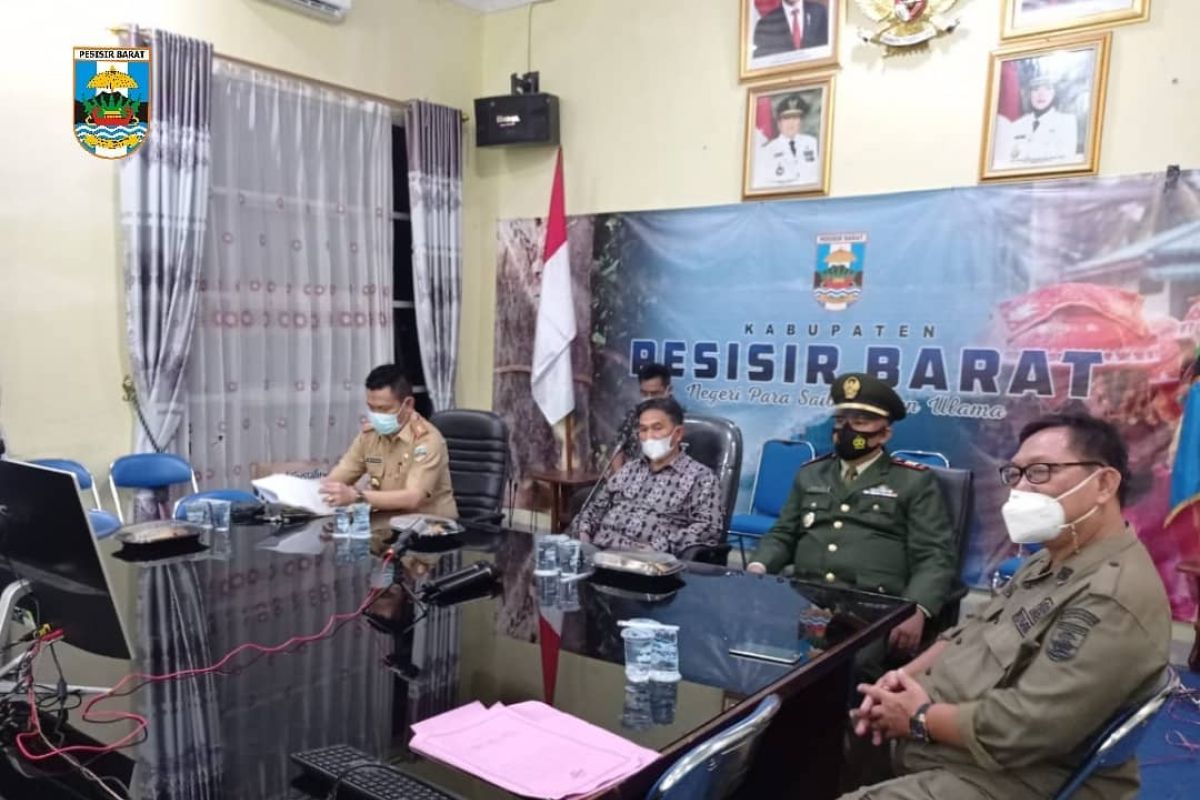 Wabup Pesisir Barat ikuti rakor evaluasi PPKM Mikro