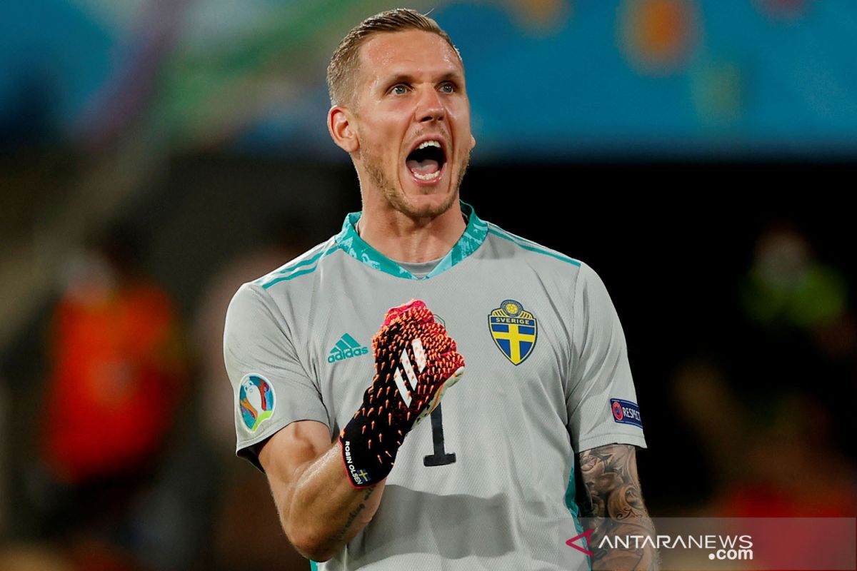 Aston Villa siap permanenkan Robin Olsen dari AS Roma