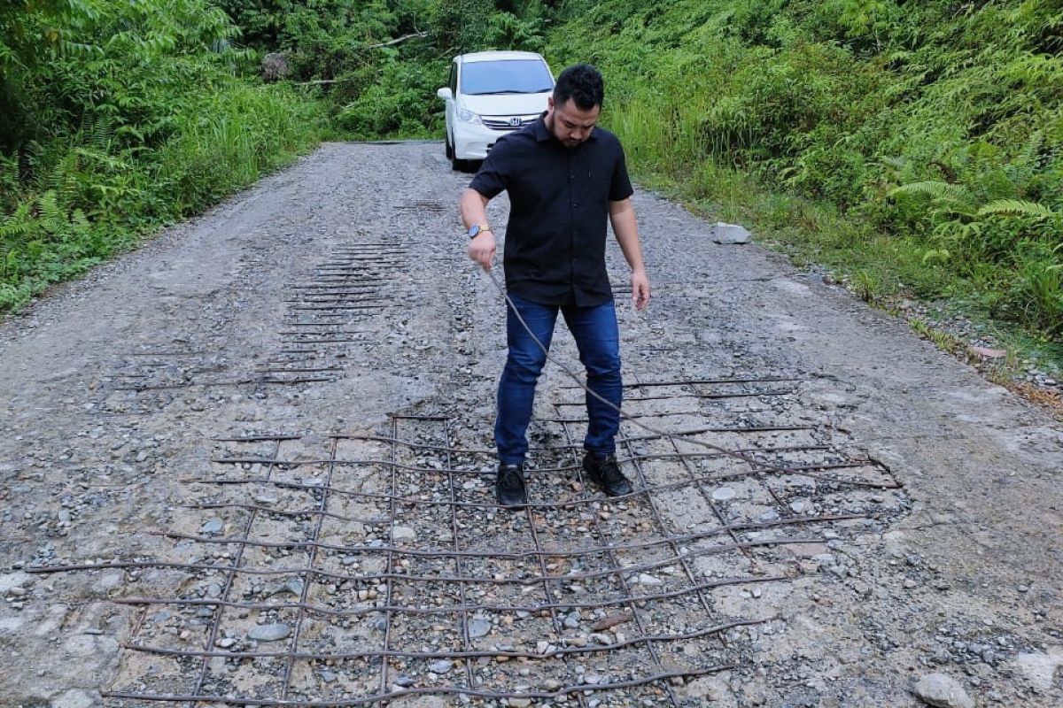 Legislator minta jalan Gunung Panteu segera diperbaiki