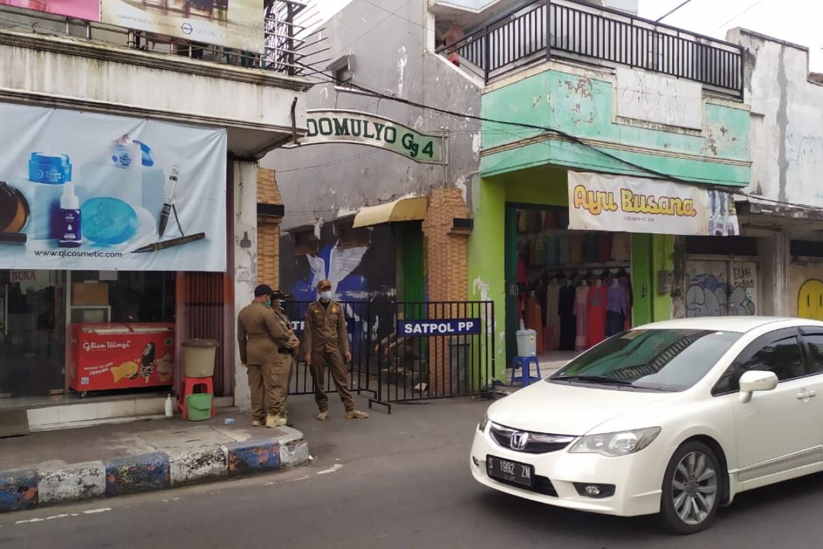 Di Kota Mojokerto-Jatim, satu lingkungan di "lockdown" akibat COVID-19