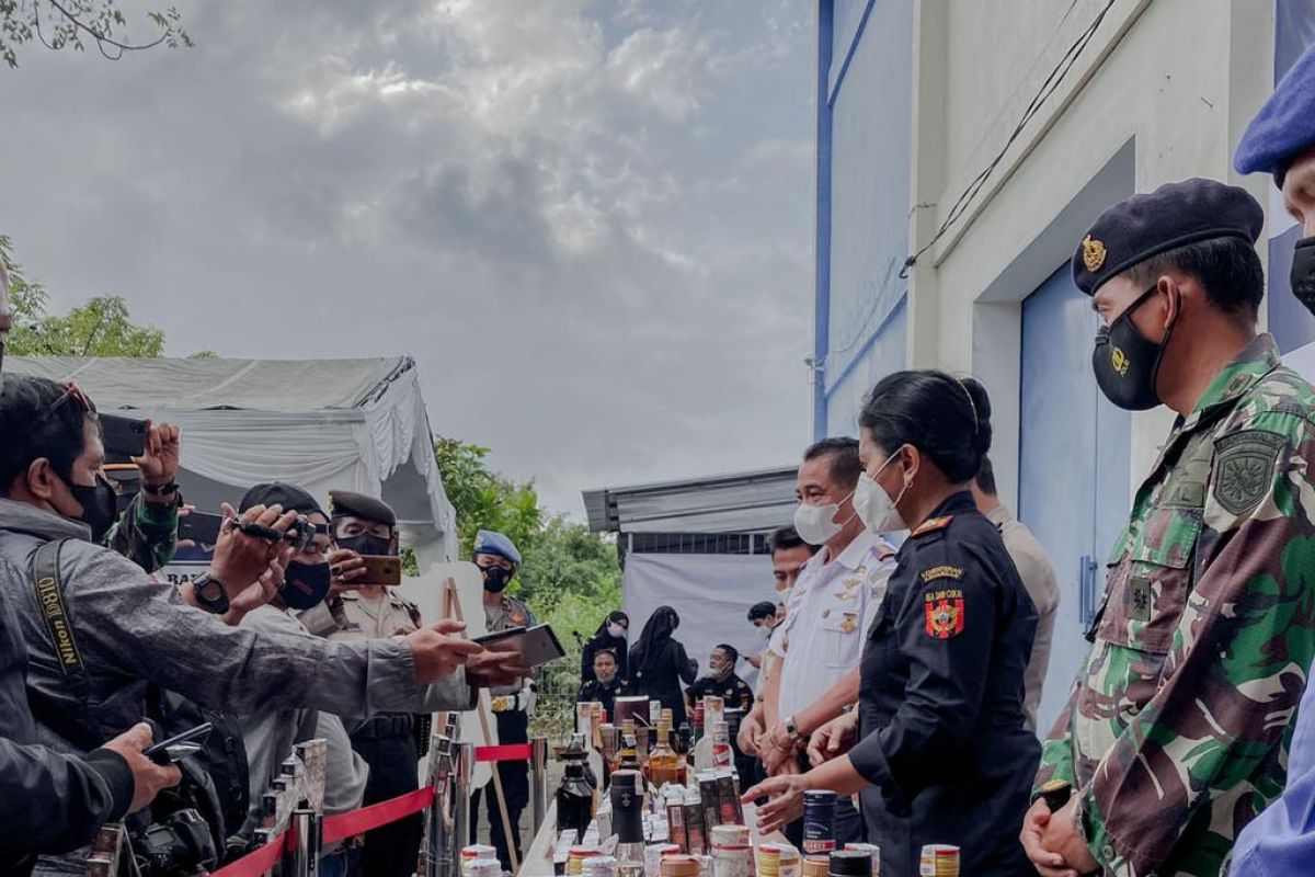 Bea Cukai Denpasar musnahkan ratusan minuman beralkohol ilegal
