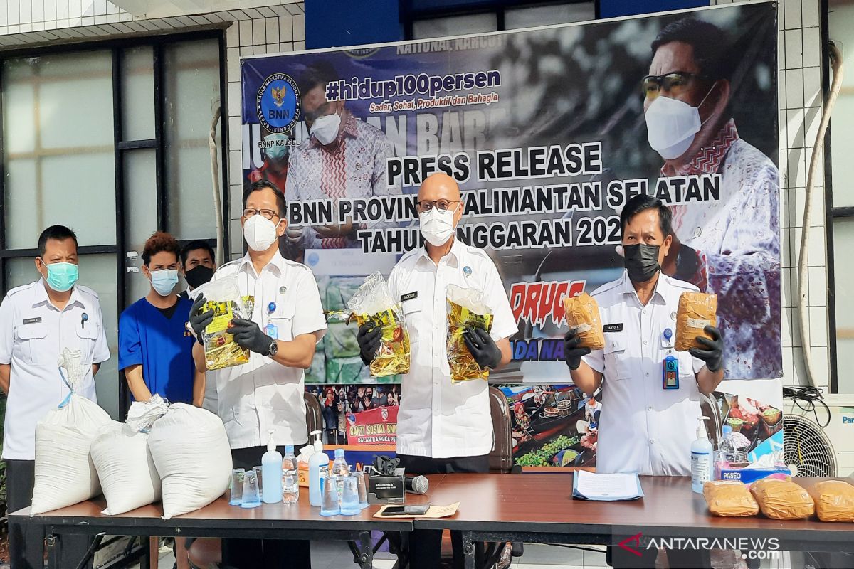 BNN Kalsel mengungkap delapan kilogram sabu-sabu di karung beras