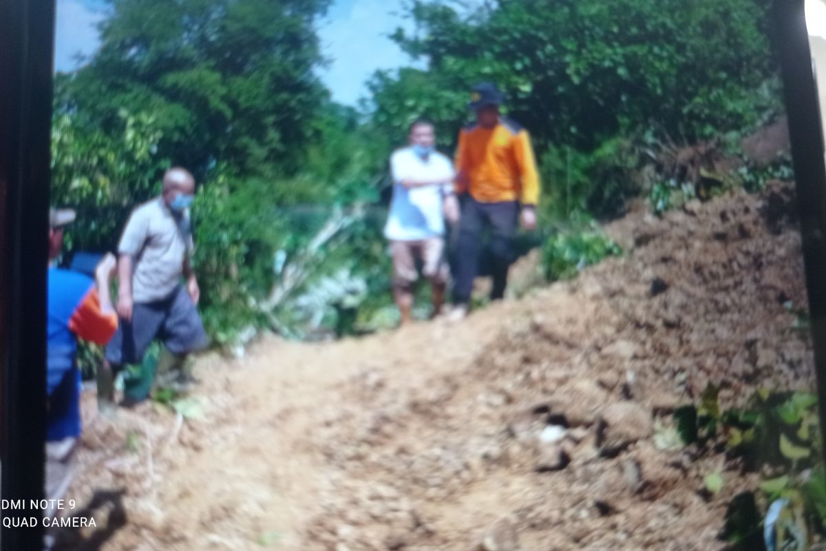 BPBD Kabupaten Lebak minta warga waspadai longsor susulan