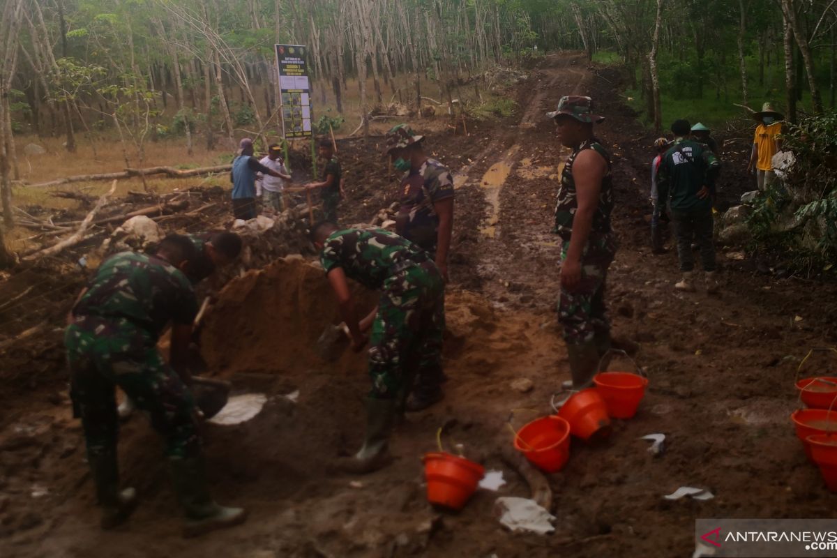 TMMD ke-111 di Tapin buka jalan sepanjang 3,149 KM untuk rakyat