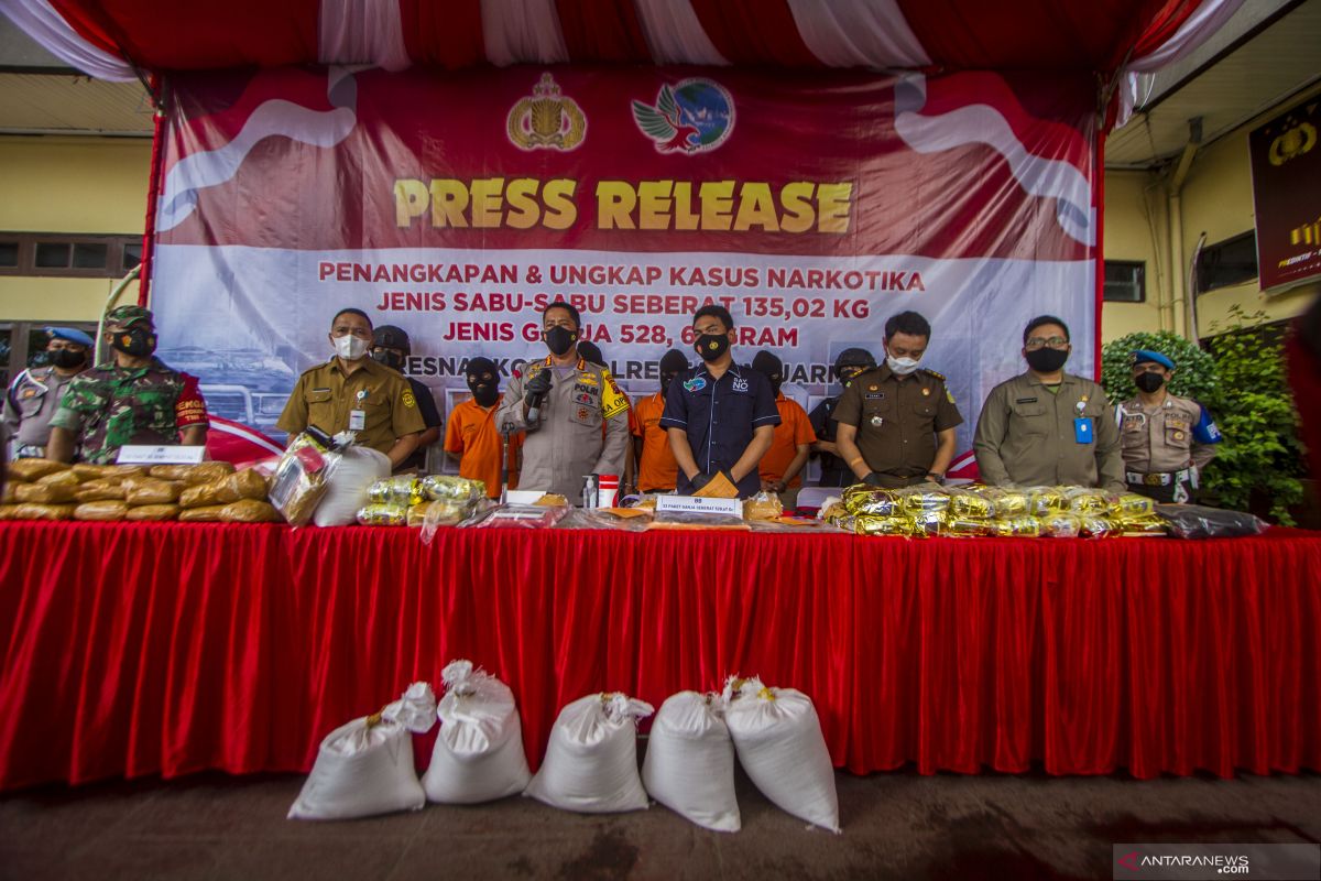 Video - Satuan Resnarkoba Polresta Banjarmasin ungkap peredaran narkoba jaringan internasional