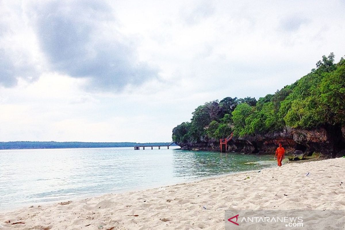 Baubau kembangkan pantai Nirwana menjadi wisata nyaman dan aman