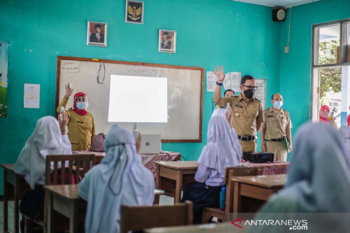 Uji coba pembelajaran tatap muka di Kota Bogor dihentikan akibat kasus COVID-19 meningkat