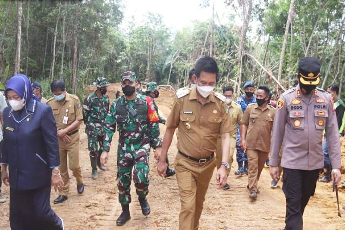 TMMD Barito Utara bangun jalan Desa Karamuan