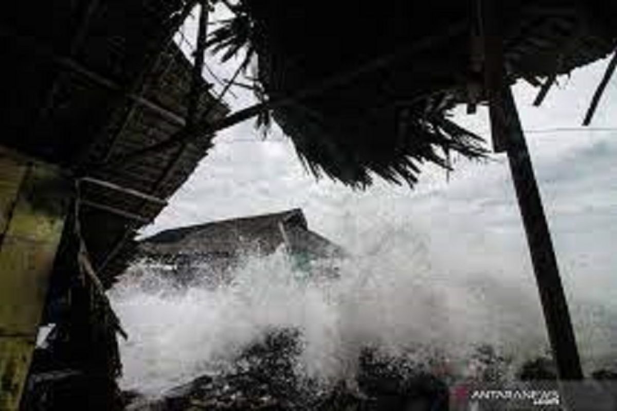 BMKG peringatkan gelombang sangat tinggi hingga 6 meter di perairan Indonesia