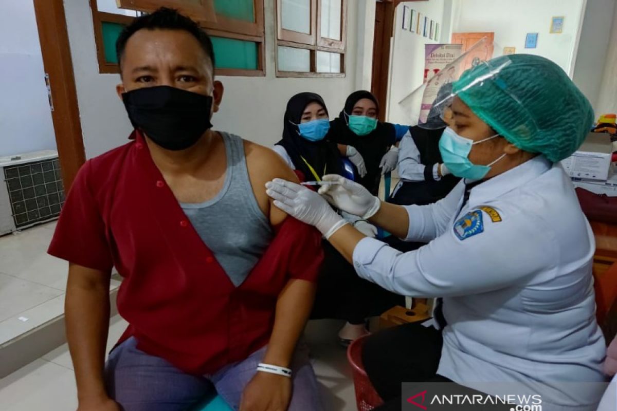 Dinkes sebut vaksin dosis lengkap di Kendari mencapai 20.598