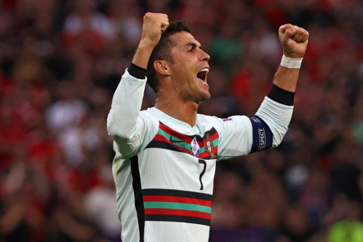Portugal  menang besar 3-0 atas Hungaria