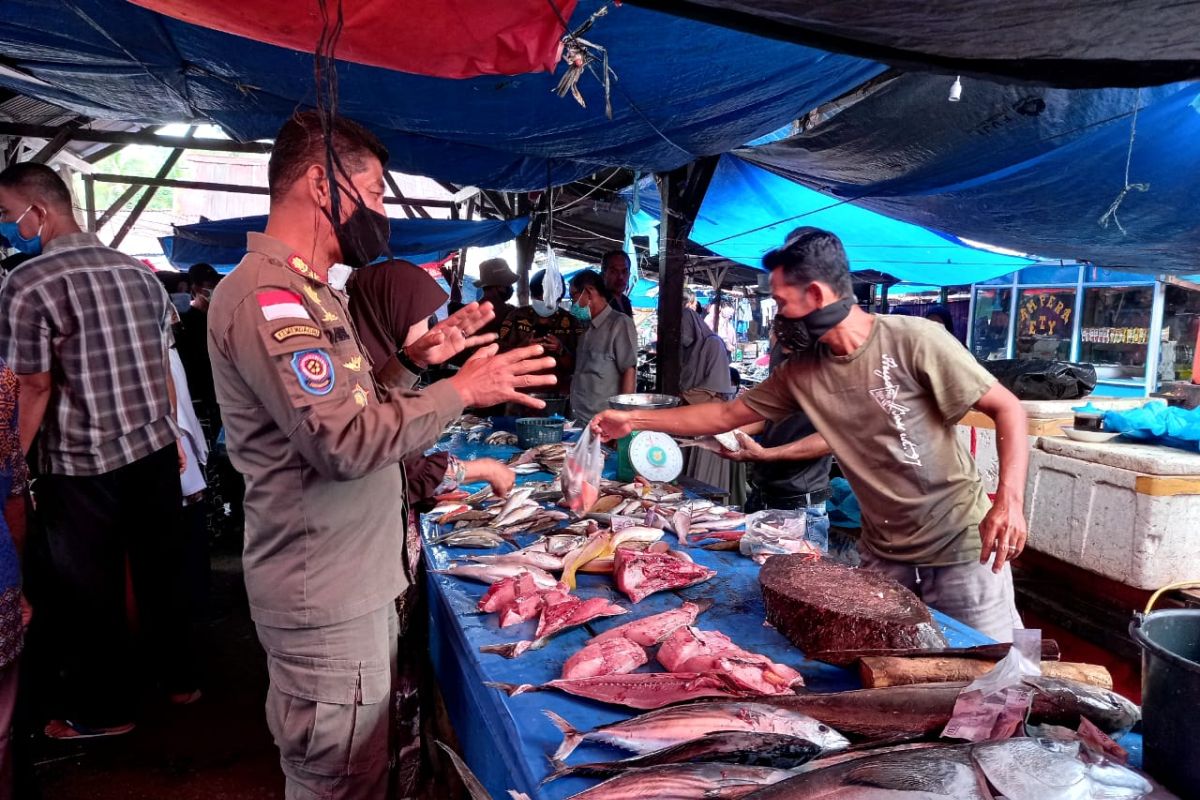 Tim gabungan beroperasi di Pasar Taluak, 140 pelanggar pelanggar prokes terjaring