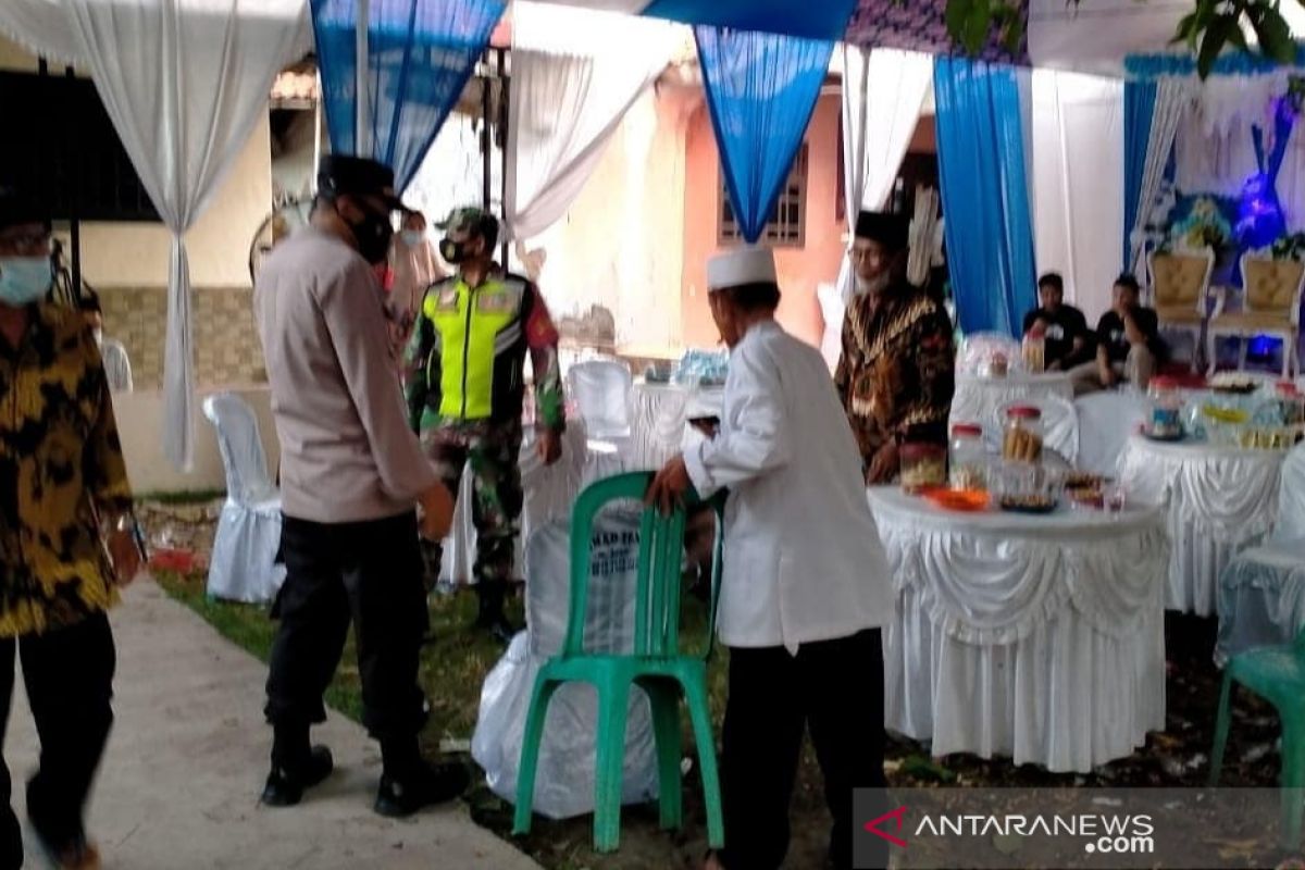 Cegah klaster baru, Satgas COVID-19 bubarkan pesta nikah di Cabangbungin Bekasi