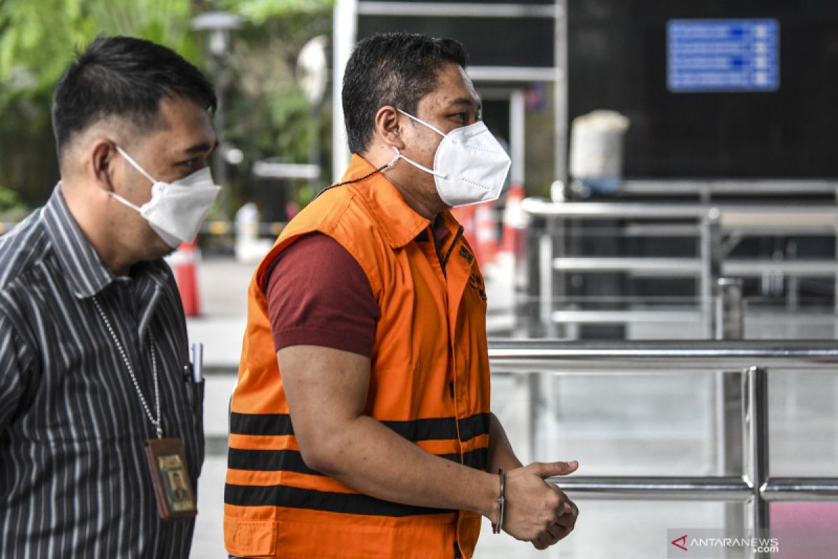 KPK perpanjang masa penahanan  mantan penyidik Stepanus Robin