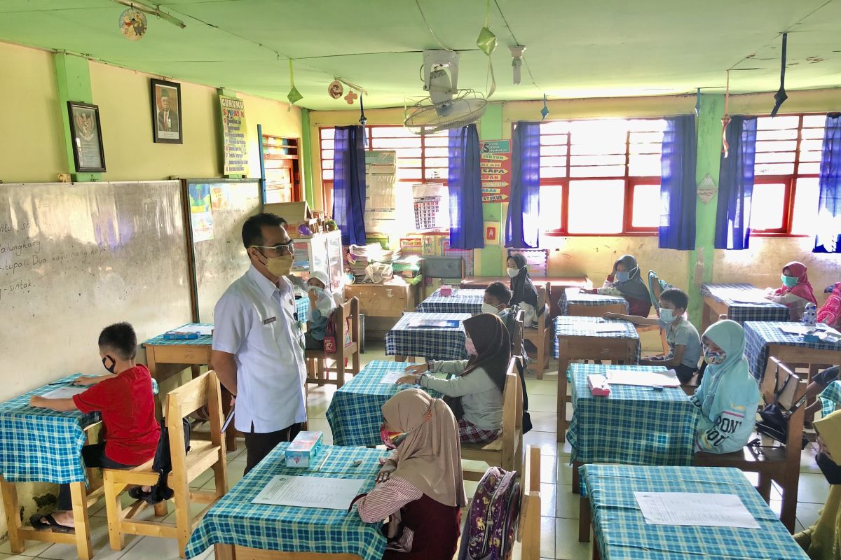 Plt Kadisdik Balangan tinjau UKK di SDN Paringin 1