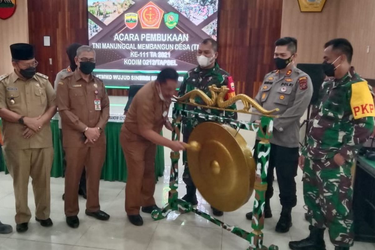 Polri dukung TMMD ke - 111 di Dusun Tangga Batu Tapsel