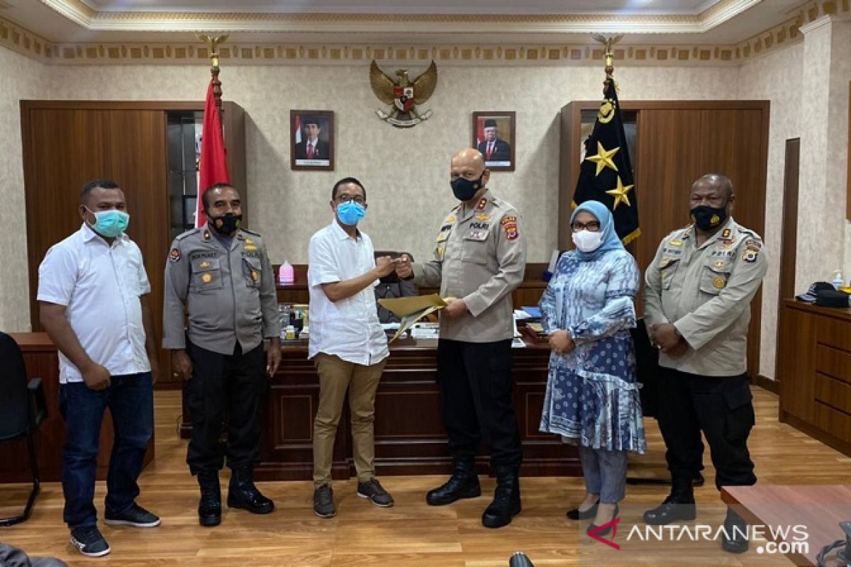 Ahli waris almarhum Bripda Putra Eko dapat santunan dari PT. Asabri