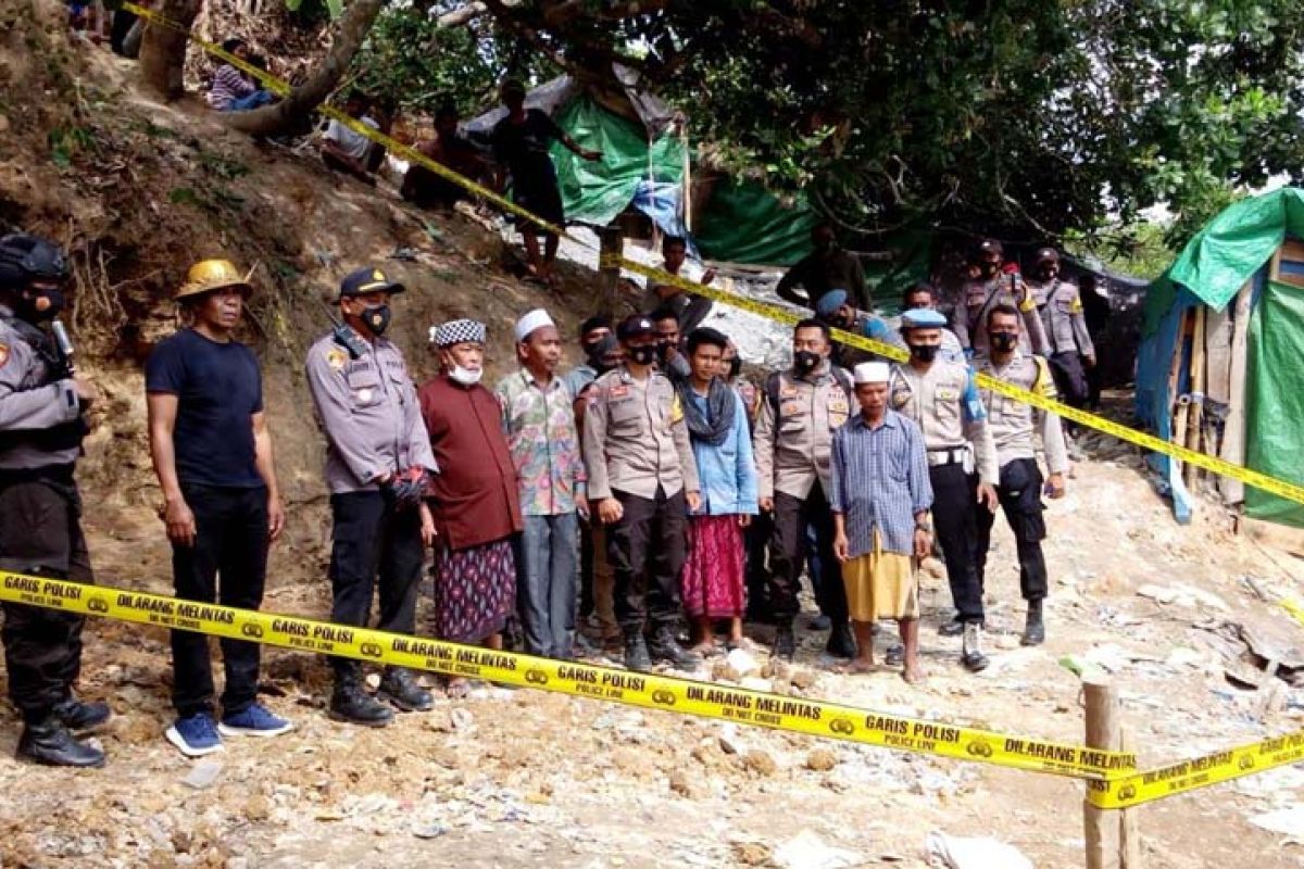 Polisi menutup lokasi tambang emas ilegal di Lombok Barat