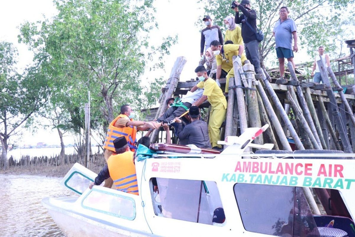 Tanjabbar Jambi operasikan ambulans air layani warga perairan