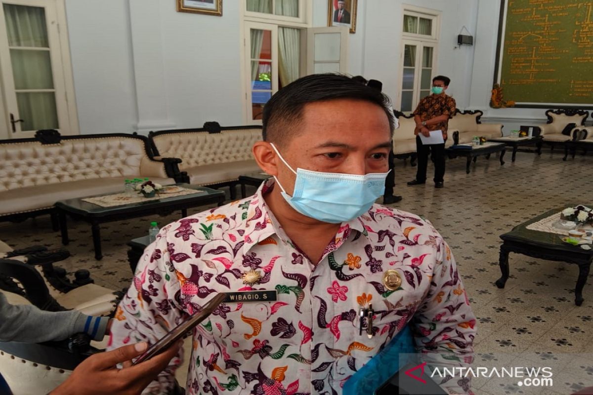 Pemkab Bangkalan beri bantuan sembako warga terpapar COVID-19