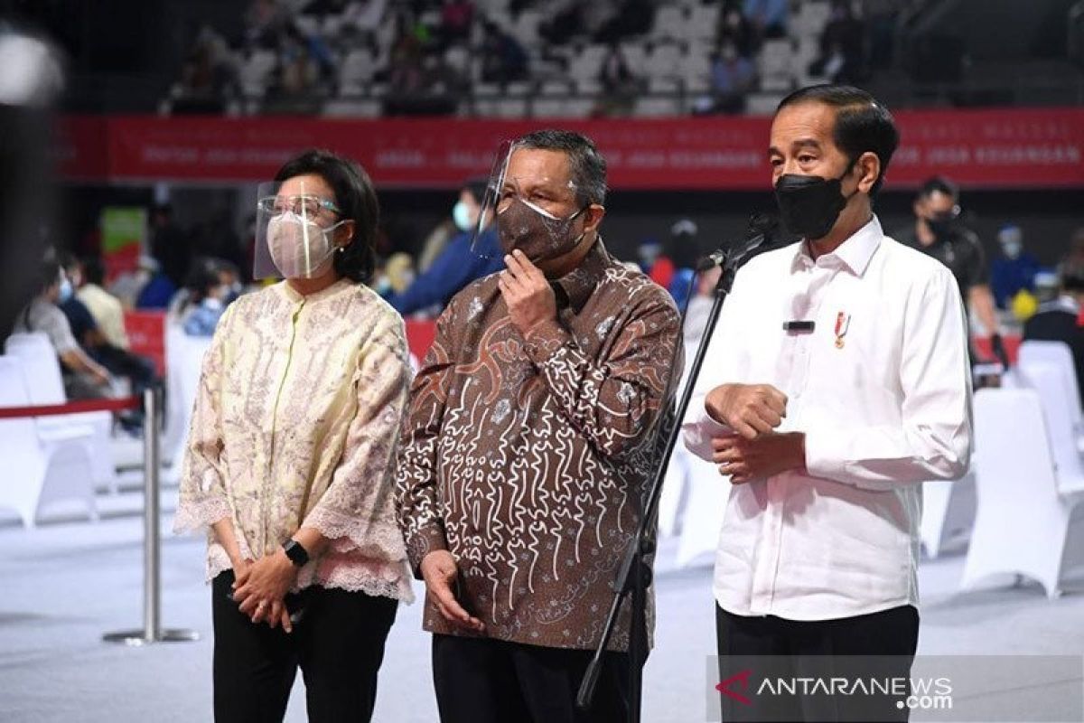 Presiden Joko Widodo harapkan herd immunity sektor jasa keuangan tercapai pada Agustus