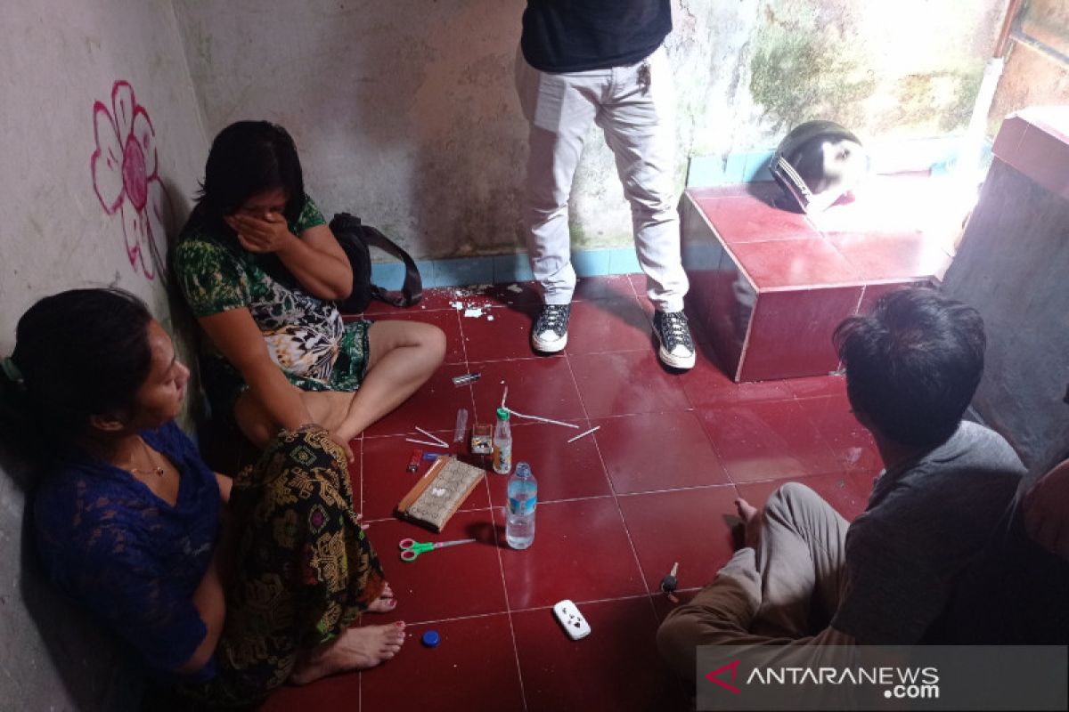 Janda anak tiga di Karang Medain Mataram kepergok "bersabu ria"