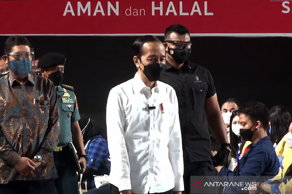 Presiden Jokowi saksikan vaksinasi massal bagi pelaku jasa keuangan