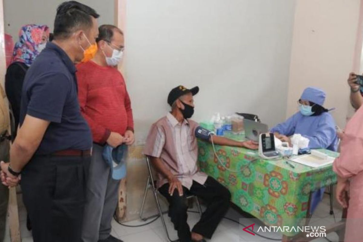 Pemprov Bangka Belitung vaksinasi 1.493 masyarakat rentan tertular COVID-19