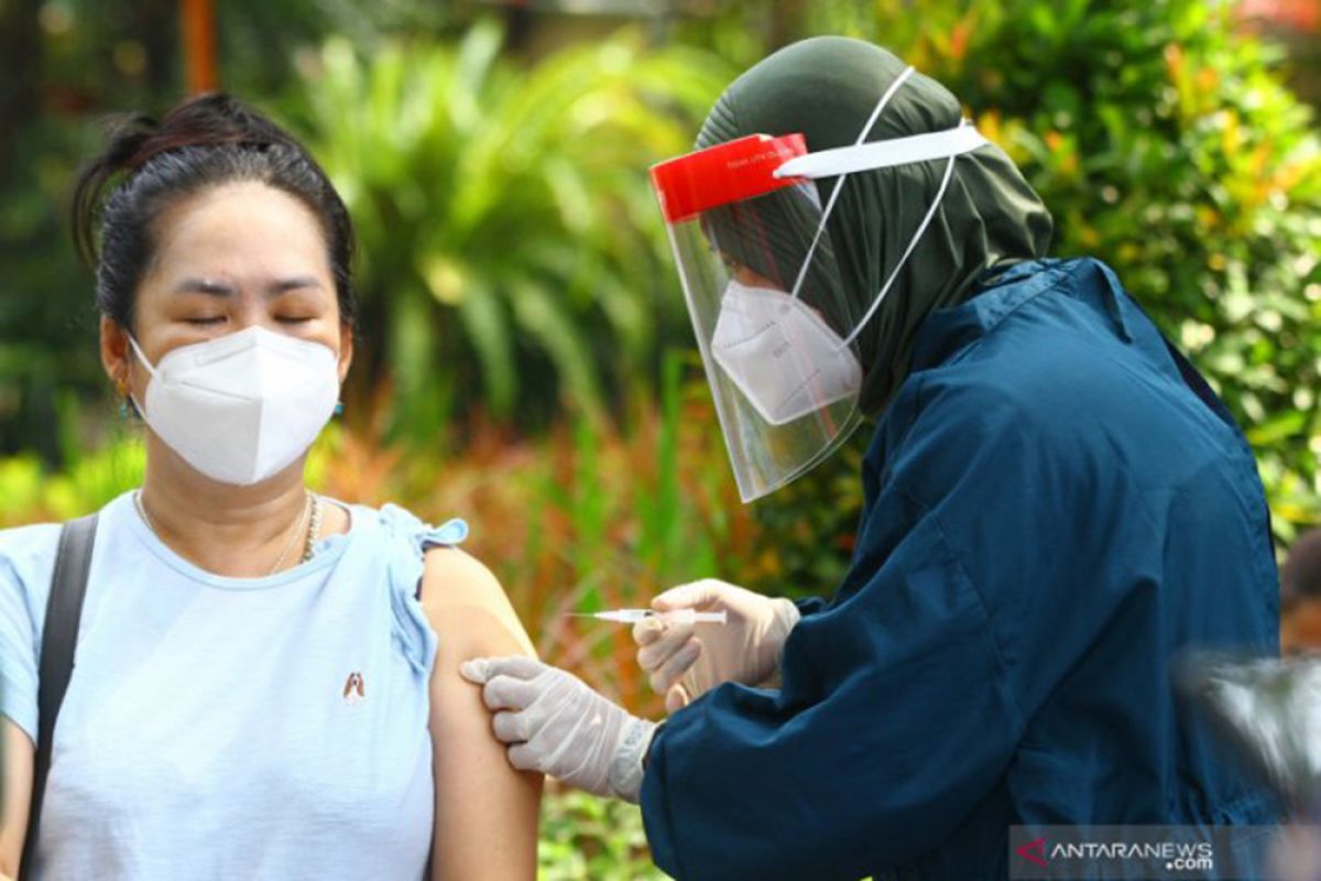 DPRD Surabaya minta sosialisasi vaksinasi warga usia 18 tahun ke atas dimasifkan