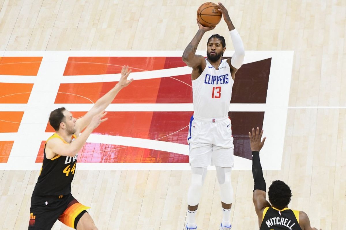 Paul George pimpin Clippers ungguli Jazz 3-2