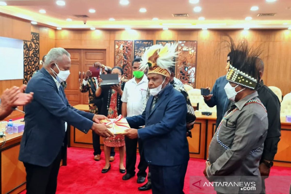 Rapat Paripurna DPR RI setujui RUU Otsus Papua jadi UU